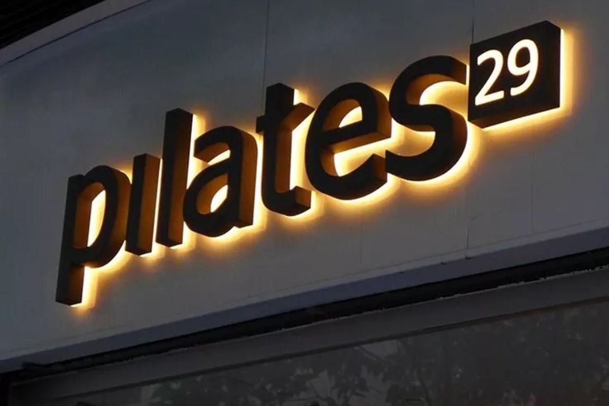 Letras corpóreas en acero inoxidable con iluminación LED